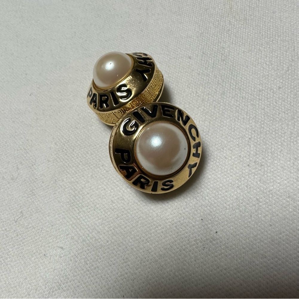 Givenchy Paris, faux pearl runway airings clip on